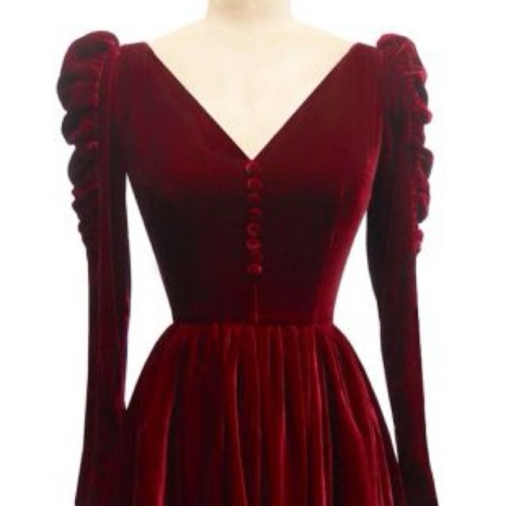 ISO trashy diva candice gwinn Victorian red velvet dress